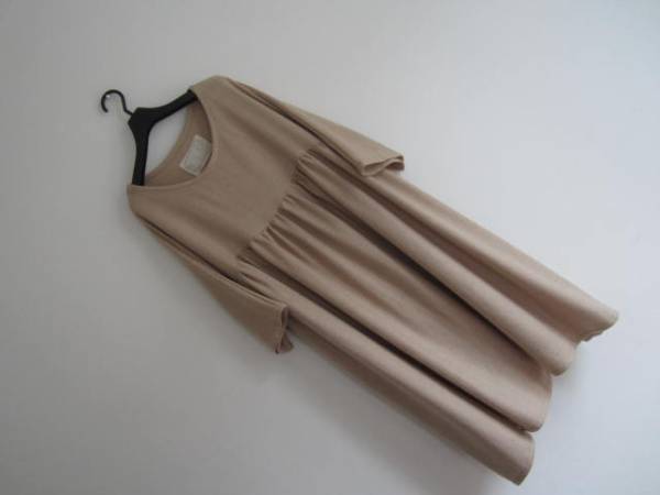即決●ハンドメイド●ベージュウール・ドルマンギャザーＯＰ