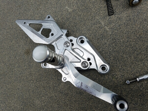 中古 アグラス GSX1300R 08-隼 アルミ削り出しバックステップKIT 隼 