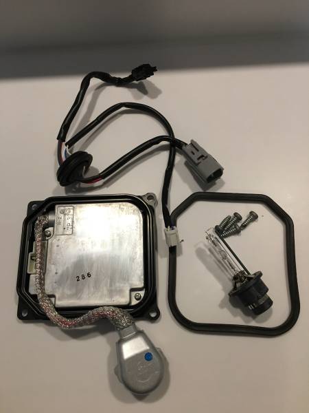 トヨタ　純正　プリウス　30　後期　HID バラスト　コンピュータ