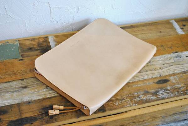 Hender Schemeエンダースキーマ ヌメ革A4クラッチバッグ
