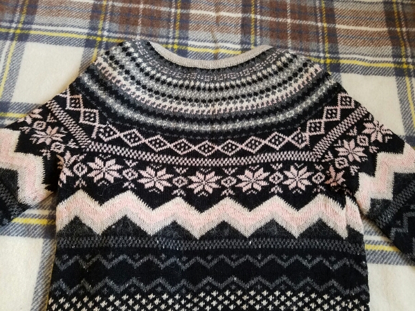 FURFURファーファー・編み込みヨークカーディガン