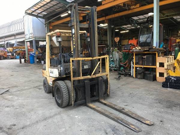 名古屋発　ディーゼルエンジン　3tフォークリフト
