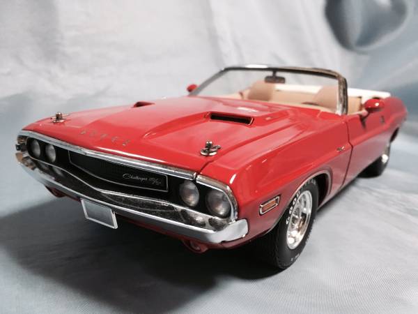 グリーンライト製’70ダッジチャレンジャーコンバーチブル　1/18