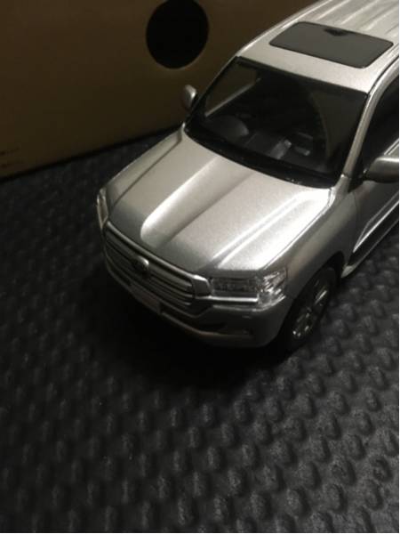 トヨタ ランドクルーザー シルバー 1/30 ミニカー 非売品トヨタカラー