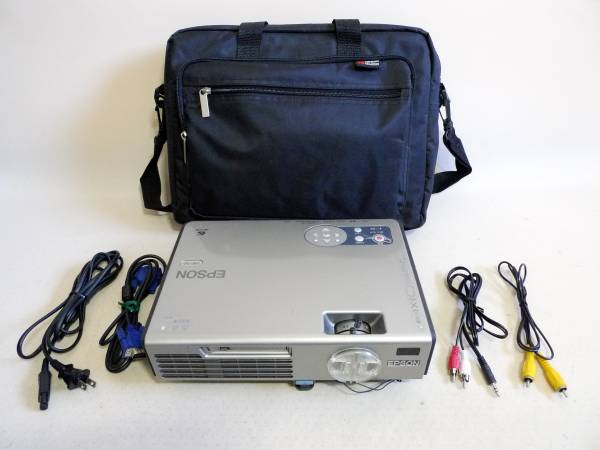 ◇USED◇EPSON Epson ビジネスプロジェクターEMP-765 epson emp－765の