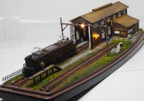 SAZAN】ジオラマ展示台 国鉄電車庫(ケース＆照明付）34cm☆え Nゲージ