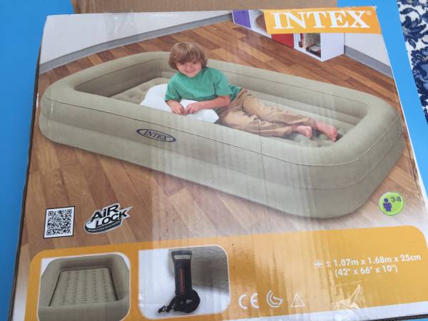 INTEXインテックス　子供用エアーベッド お昼寝/ベビーベッドに