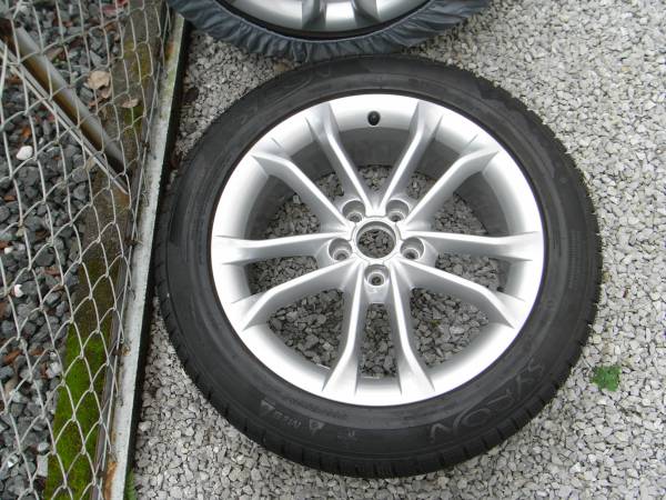 AudiQ3　スタッドレス付き純正アルミ　走行極少