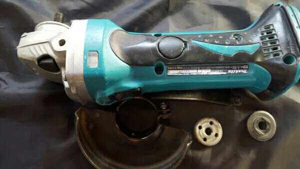 マキタ 18v 充電式 グラインダ 100mm GA402D MAKITA　