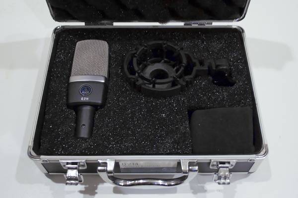 AKG C214 ハードケース、ショックマウント付 マイク コンデンサー