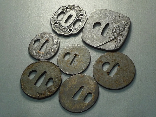 ▲600776▲盛同住刻鉄地等鍔7点/日本刀装具金銀象嵌彫刻小判型