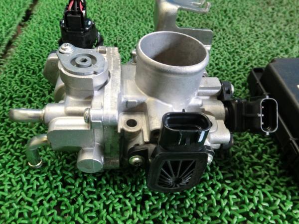161215-WB14 エブリィ DA64V スロットルボディ+ECU [68H0][チ]