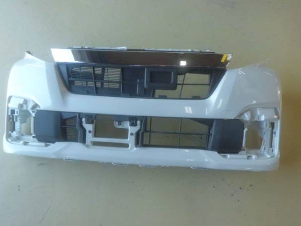 LA６００S　タントカスタム　中古フロントバンパー