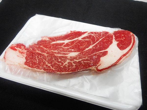 D【季節限定】北海道ハーブ牛★肩ロース/すき焼き用1kg◆厳選牛