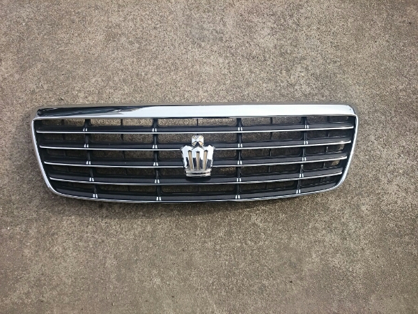 クラウン　18　ロイヤル　フロントグリル