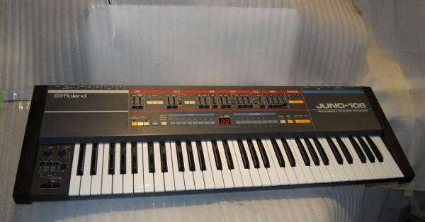 ROLAND JUNO-106 シンセサイザー(ジャンク品です。）！！ ROLANDJUNO