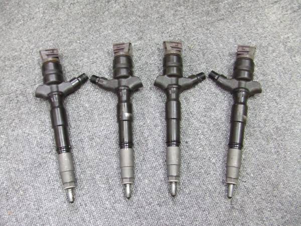 KDH206 ハイエース インジェクション 4本 23670-30440 DENSO 200系