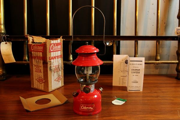 660 05/61 ★1円～ 最落なし 元箱付 ★1年保証/完全OH/整備済 Coleman イエローデカール 200A マントル付 ランタン オールドコールマン