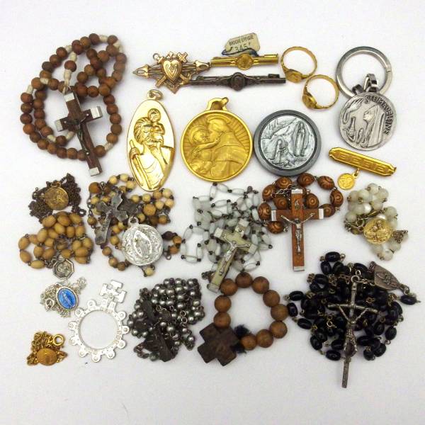 F431*フランスヴィンテージ◆ブローチ&キーホルダー&ロザリオ&メダイ◆キリスト教*聖品◆ペンダント*チャーム◆23個