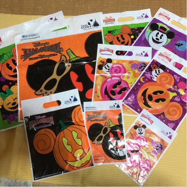 ディズニーリゾート ショッパー ショップ袋 お土産袋 おみやげ袋 ハロウィン いろいろ 計９枚 ディズニー 売買されたオークション情報 Yahooの商品情報をアーカイブ公開 オークファン Aucfan Com