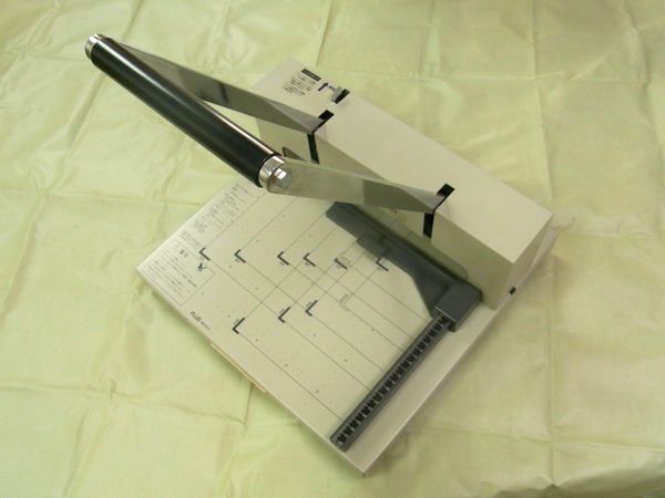 プラス 断裁機 | かんたん替刃交換 プラス株式 PK-513LN｜手動断裁機