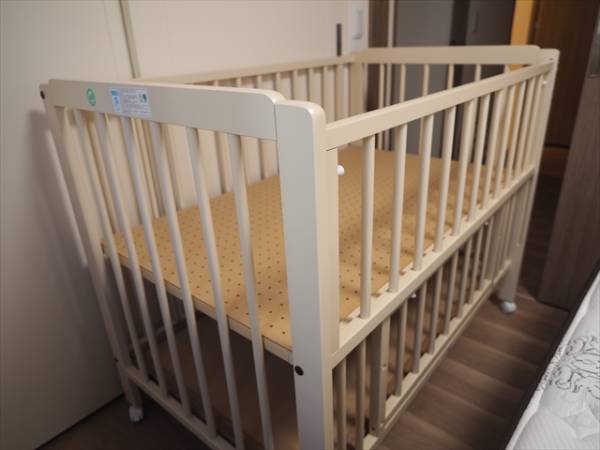 日本製ベビーベッド【美品】キンタロー「ポム」ホワイト系☆直接手渡し