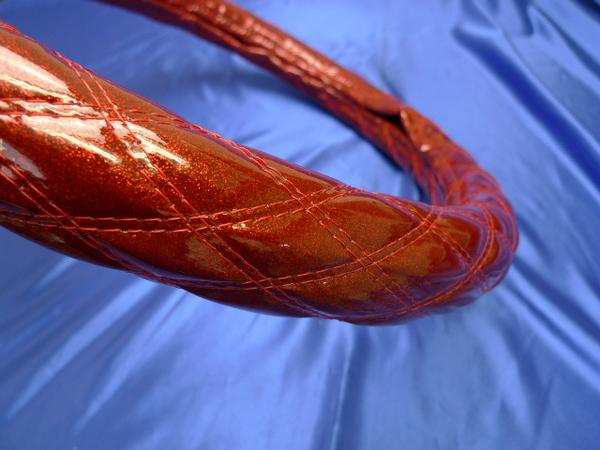 いすゞ０７フォワード用　Wステッチハンドルカバーラメレッド