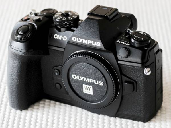 OM-D E-M1 Mark II ボディ 新品同様 保証書有効　オリンパス　OM-D E-M1 mark 2