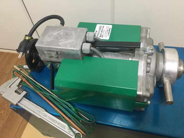 前澤 水道用電動穿孔機 ケズルくん 200 使用1回(電動工具)|売買された 前澤 水道用電動穿孔機 ケズルくん 200 使用1回(電動工具)|売買された