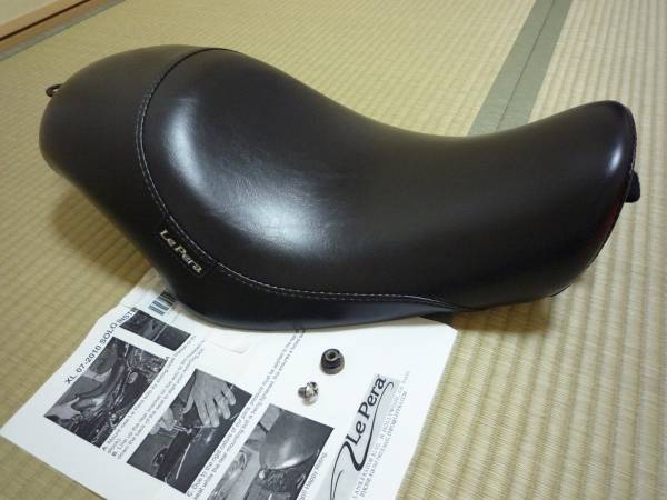 ラペラ製　ハーレー　スポーツスター用　シルエットソロシート　型式ＬＣＫ-856　適合2004～2017　4.5ガロン（17タンク）　新同品