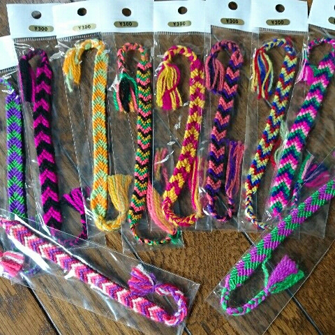 同梱ＯＫ！格安☆お買い得☆セール中♪大柄タイプ♪刺繍ミサンガ☆いろいろ使えるお得な３０本♪イベント、グループ、粗品☆さ_1