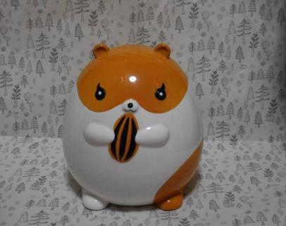 昭和レトロ ハムスターの大きな貯金箱 陶器 置物 ファンシー Hamster ゴールデンハムスター とっとこハム太郎好きさんにも 16cm前後 貯金箱 売買されたオークション情報 Yahooの商品情報をアーカイブ公開 オークファン Aucfan Com