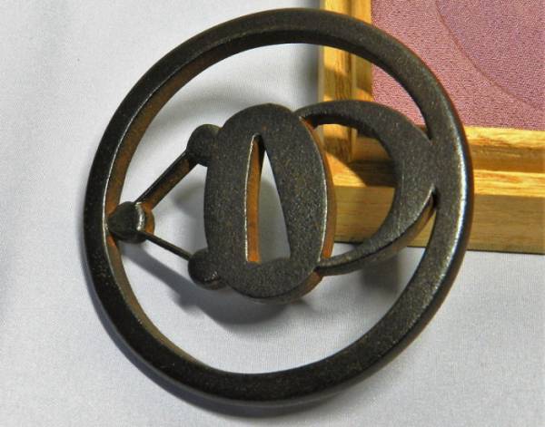 名家蔵出し 六 柳生鍔 三日月に三星 肥後 甚吾 安親 金家 信家 柳生 水月 立浪 鍔 縁頭 拵え 小柄 目貫 鍔 刀装具 売買されたオークション情報 Yahooの商品情報をアーカイブ公開 オークファン Aucfan Com