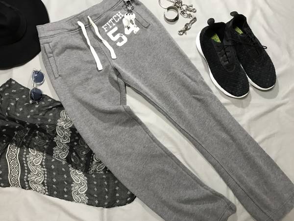 ★美品★Abercrombie＆Fitch（アバクロンビー＆フィッチ）★シルエット抜群スウェットパンツ★ジョガーパンツ★メンズ★グレー★sizeS★