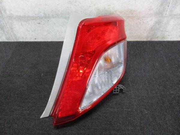 トヨタ ヴィッツ NSP135 テールランプ 左右セット コイト 52-228 81550-52801 81560-52741 前期 スタンダード系 NSP130 KSP130 NCP131 ヴィッツ 右テールランプ NSP135 左テールランプ・テールライト - NCP131