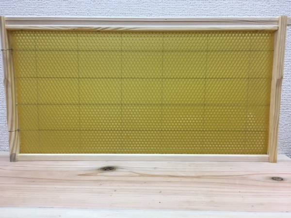 ［7月の月内にご落札された方はご遠慮ください］おひと家族様一点限り【西洋蜜蜂】　巣枠　全面巣そ張完成品　ホ式　20枚入り C