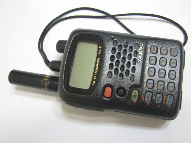 YAESU VX-5 FMトランシーバー - 50⁄144⁄430 MHz トリプルバンド 動作
