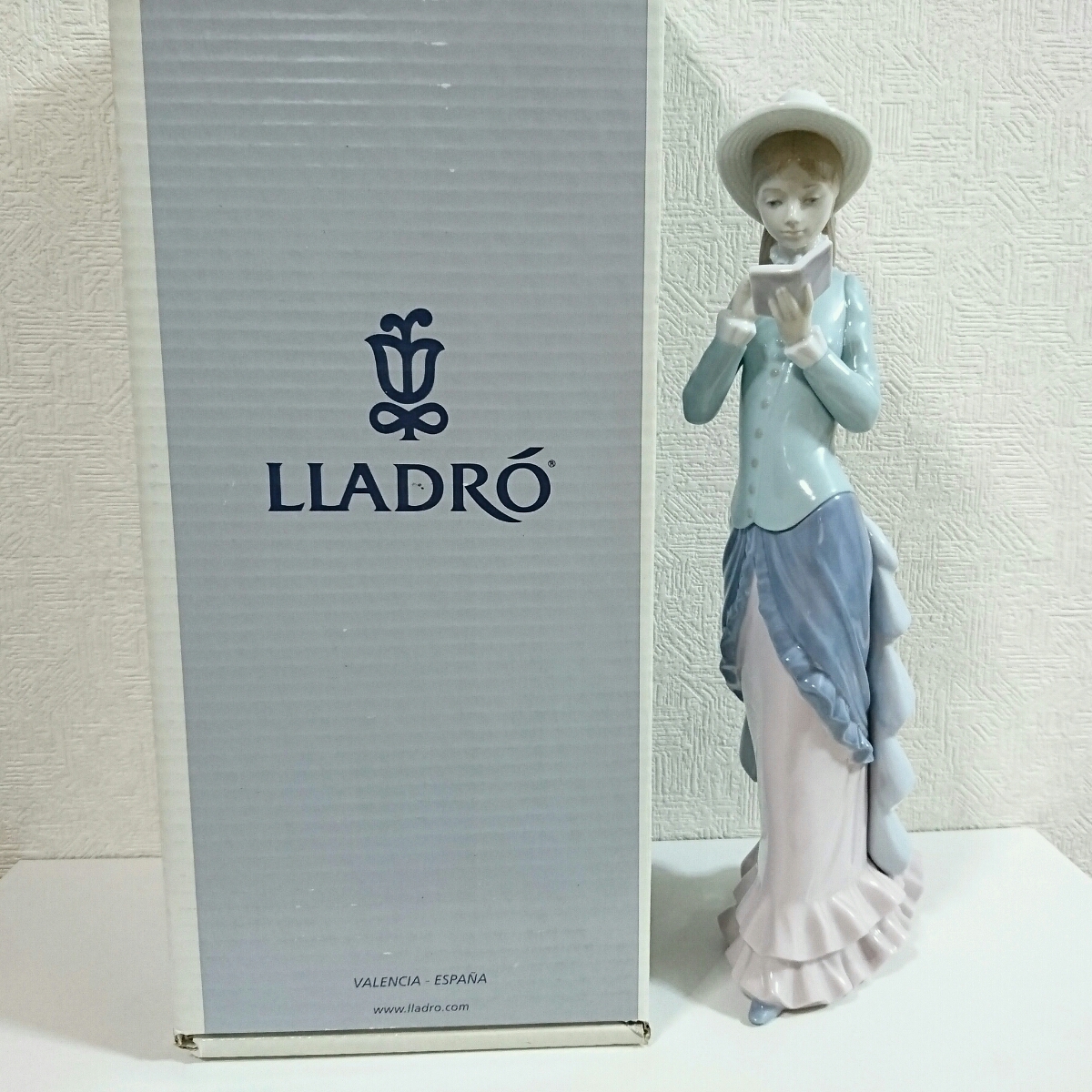 美品 LLADRO 「読書する貴婦人」 【公式通販】