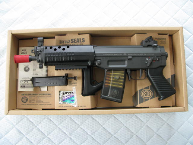 東京マルイ SIG 552 SEALS トイガン 東京マルイ ☆中古品SIG 552 SEALSバッテリー＆充電器＆放電器セット☆ スタンダード電動ガン