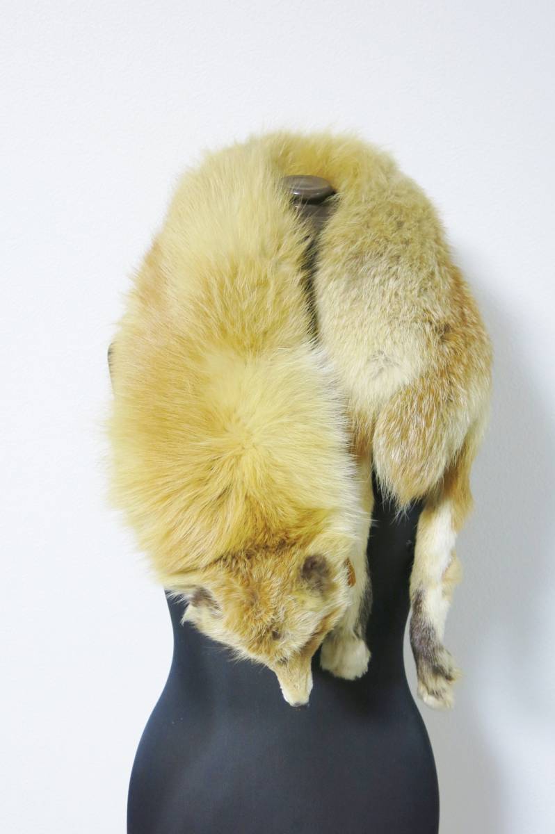 ボリューム感のある　 フォックス ファー ストール （マフラー）★USED