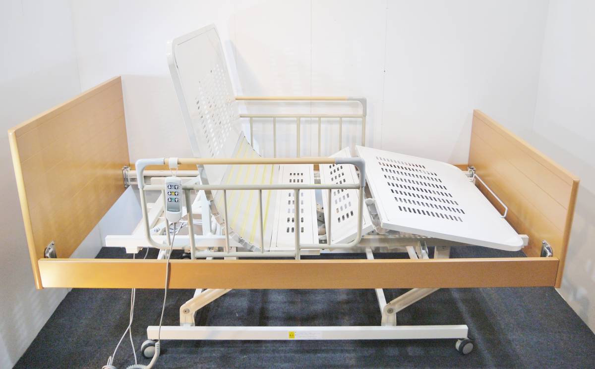 パラマウント 電動介護ベッド ワイドアウラ3モーターKQ-159 特別仕様モデル　④