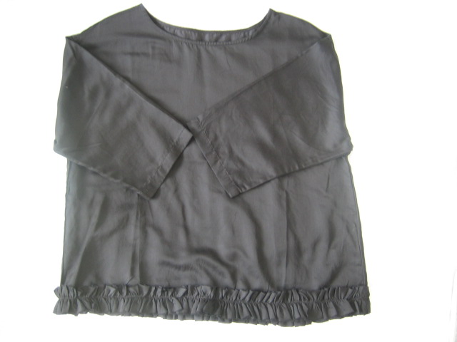 未使用　ネストローブ　プルオーバー　黒