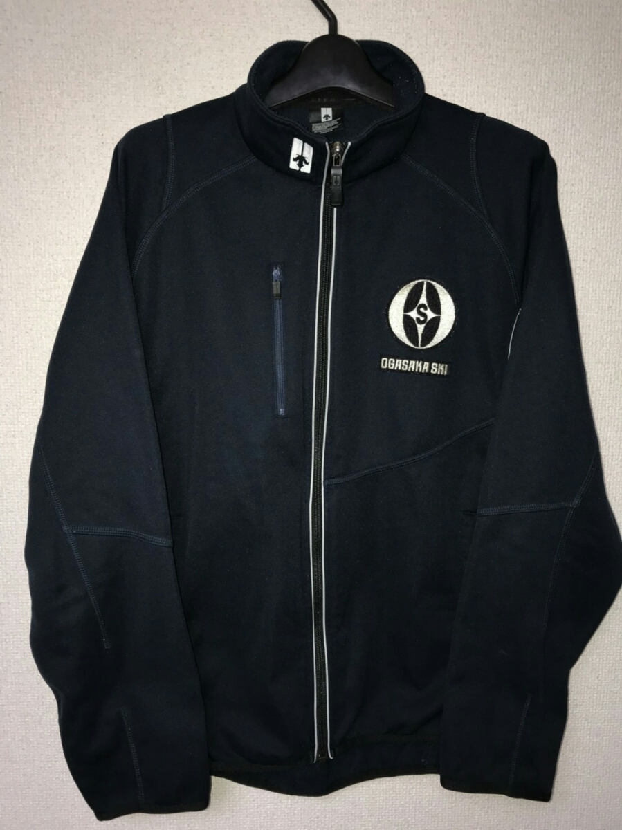 DESCENTE ブラックパーカー OGASAKA SKI ファッション トップス 【公式