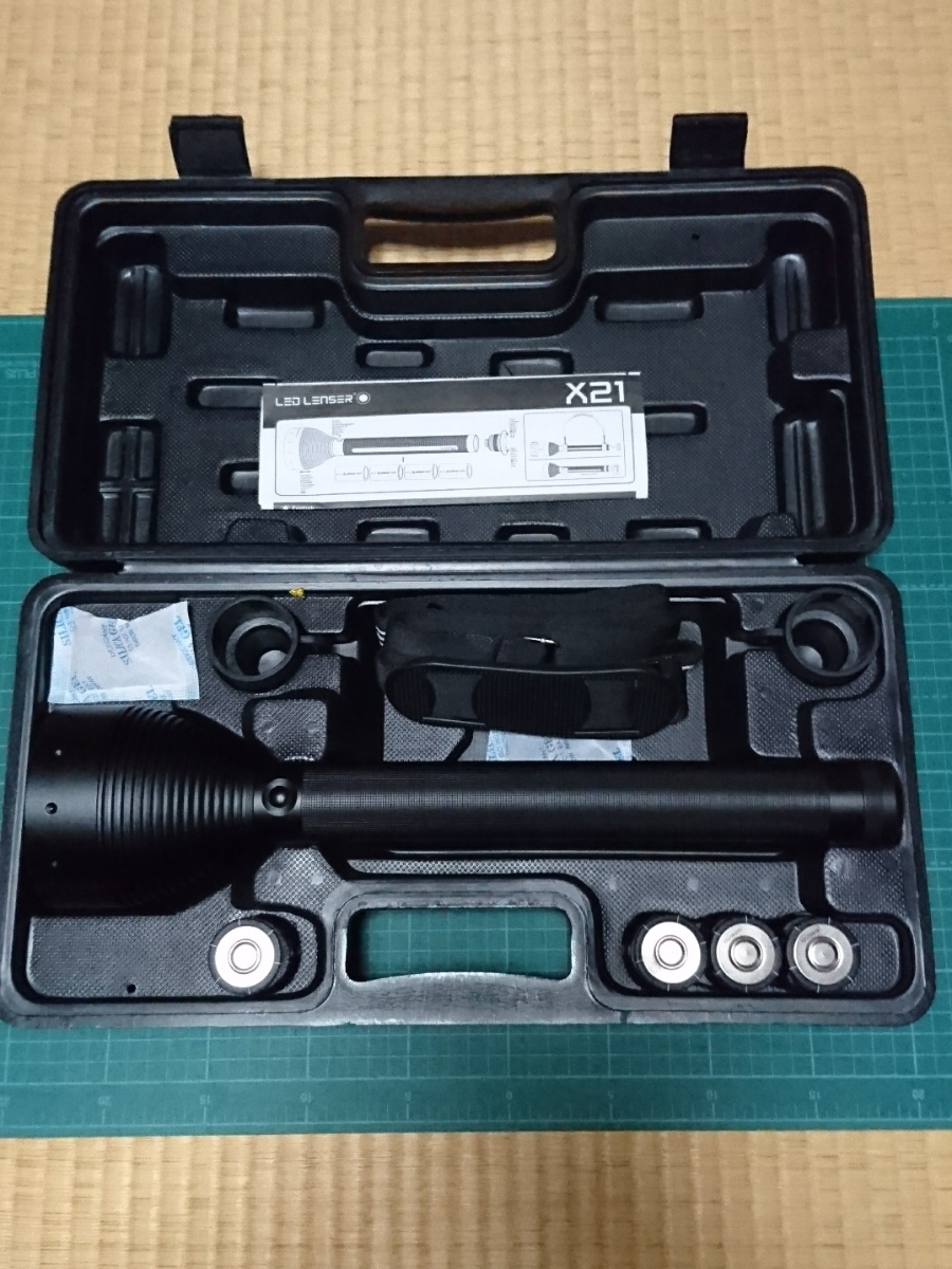 美品 レッドレンザー LED LENSER X21 1000ルーメン 単一乾電池タイプ パナソニックEVOLTA付で
