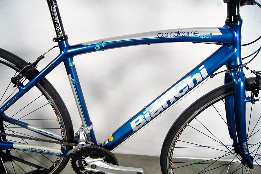 ビアンキ Bianchi カメレオンテ3 CAMALEONTE3 ALIVIO 2013年モデル アルミ クロスバイク 47サイズ 9速 ネイビー