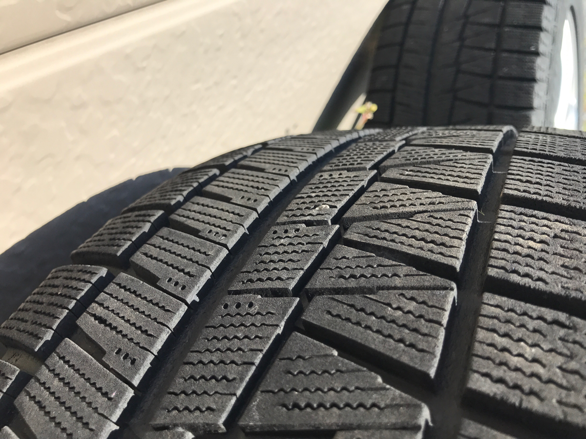 中古 スタッドレスタイヤ ブリザック REVO GZ 205/55R 16インチ 