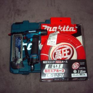 即決！マキタ 新型 高圧フィニッシュ（仕上釘打機） AF552HM（青）＋15m高圧ホース 新品税込