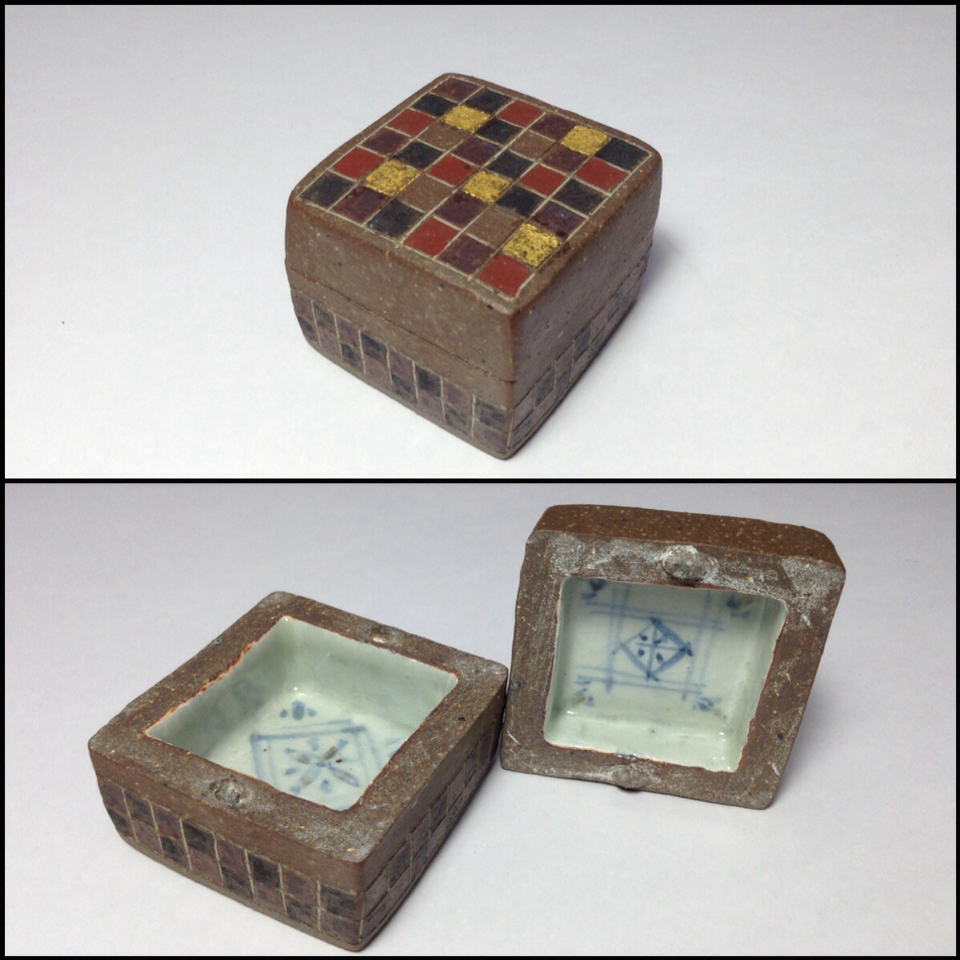 アノニマス 小さな正方形の蓋物容器 ◆ 焼物 民芸 作家物 染付 香合 ◆ ケース 収納 小物入れ かわいい