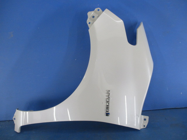 ＮＳＰ１７０　ＮＣＰ１７５　ＮＨＰ１７０　シエンタ　純正　左フェンダー