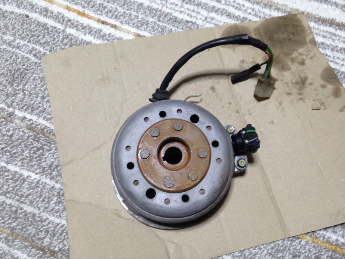 モンキー等 デンソー製 12V用 ジェネレーター 発電機 オルタネータ フライホイール カブソロダックスシャリーゴリラ ②